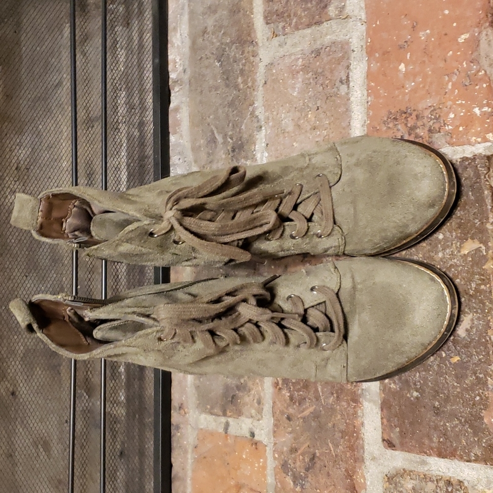 Olive green suede boots size 9.5. Tote 7.